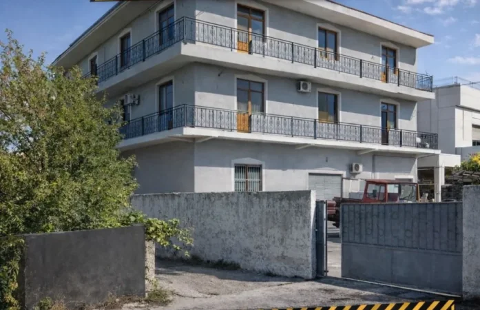 Tirane, jepet me qera ambjent biznesi Kati 1, 300 m² 2.500 €