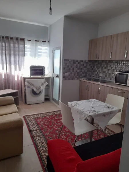 Tirane, jepet me qera apartament 1+1 Kati 3, 40 m² 300 € (Laprake perballe Zojes se Keshillit)