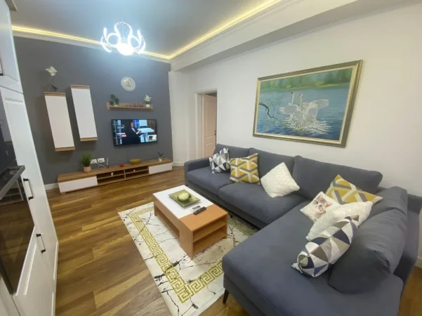 Tirane, jepet me qera apartament 1+1+Ballkon Kati 3, 70 m² 670 € (Rr. Margarita Tutulani, Sheshi Willson)