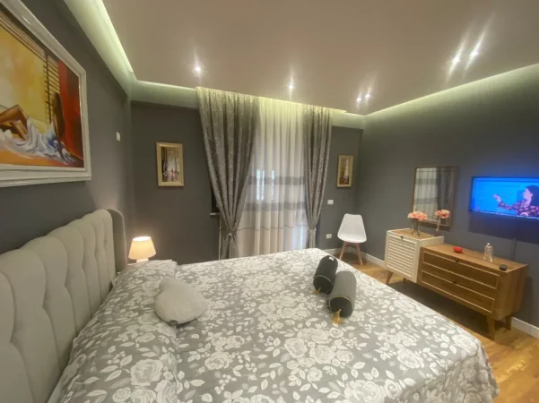 Tirane, jepet me qera apartament 1+1+Ballkon Kati 3, 70 m² 670 € (Rr. Margarita Tutulani, Sheshi Willson)