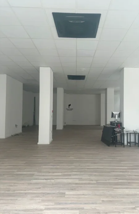 jepet me qera Kati 0, 172 m² 2.600 €