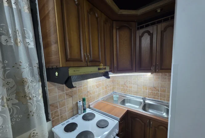 Tirane, jepet me qera apartament 1+1 Kati 3, 75 m² 400 € 