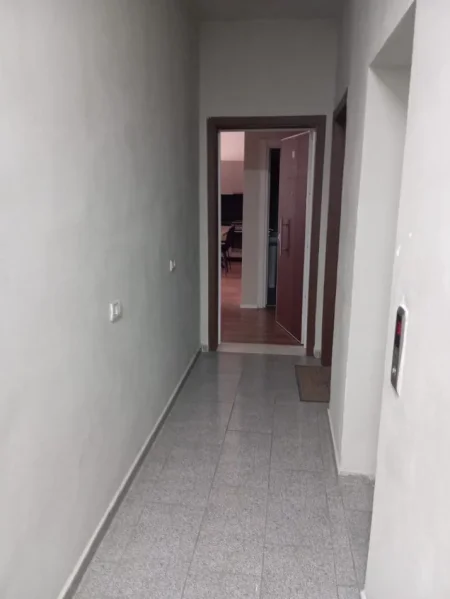 Tirane, jepet me qera apartament 2+1+2 Kati 6, 100 m² 620 € (Rruga 5 Maji)