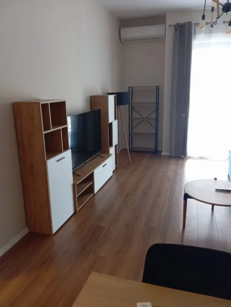 Tirane, jepet me qera apartament 2+1+2 Kati 6, 100 m² 620 € (Rruga 5 Maji)