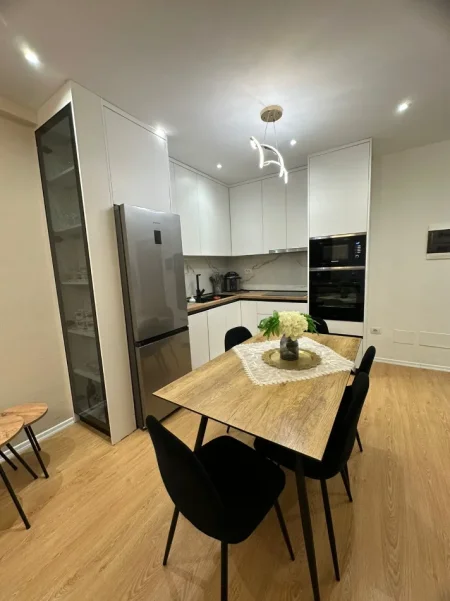 Tirane, jepet me qera apartament 2+1 Kati 6, 90 m² 680 € (Rruga Gryka e Kacanikut)