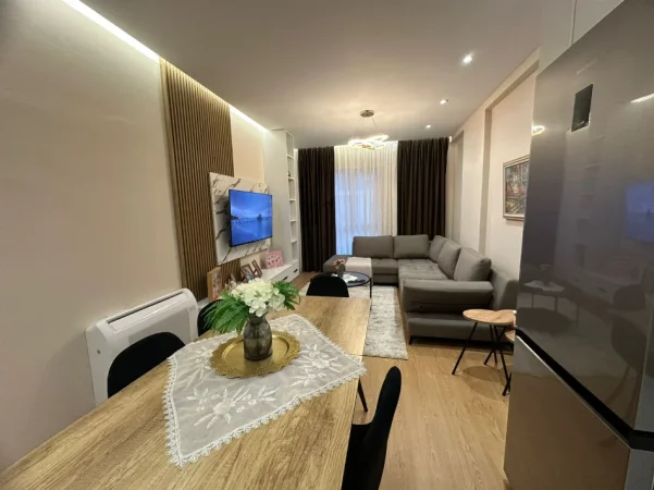 Tirane, jepet me qera apartament 2+1 Kati 6, 90 m² 680 € (Rruga Gryka e Kacanikut)
