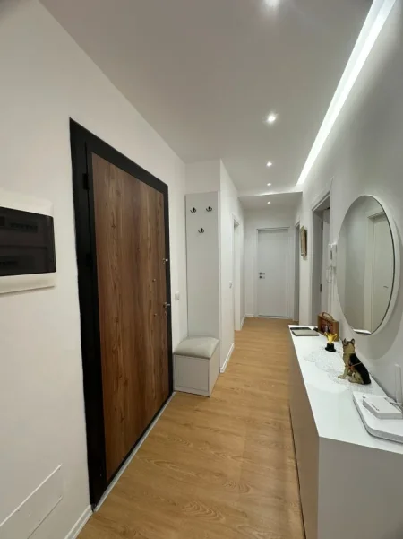 Tirane, jepet me qera apartament 2+1 Kati 6, 90 m² 680 € (Rruga Gryka e Kacanikut)