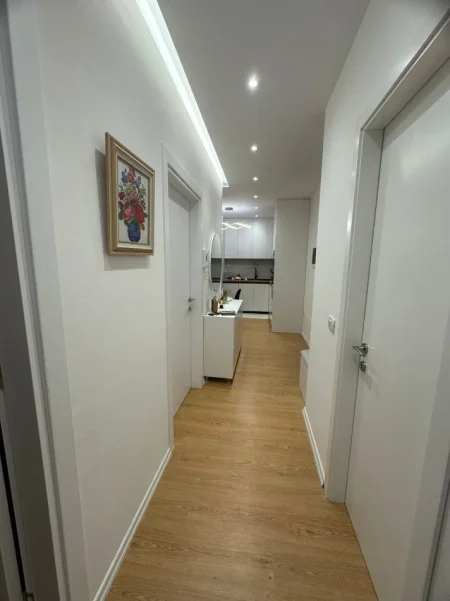 Tirane, jepet me qera apartament 2+1 Kati 6, 90 m² 680 € (Rruga Gryka e Kacanikut)