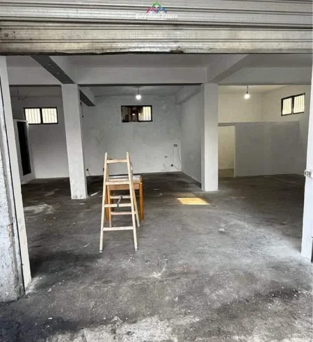 Tirane, jepet me qera magazine Kati 0, 110 m² 1.045 € (fusha e aviacionit)