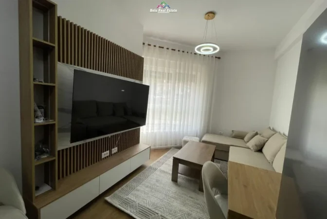 Tirane, jepet me qera apartament 1+1+Ballkon Kati 3, 55 m² 470 € (ali demi)