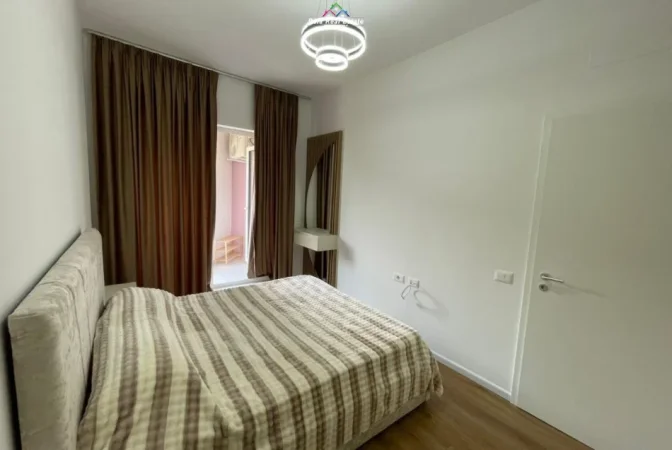 Tirane, jepet me qera apartament 1+1+Ballkon Kati 3, 55 m² 470 € (ali demi)