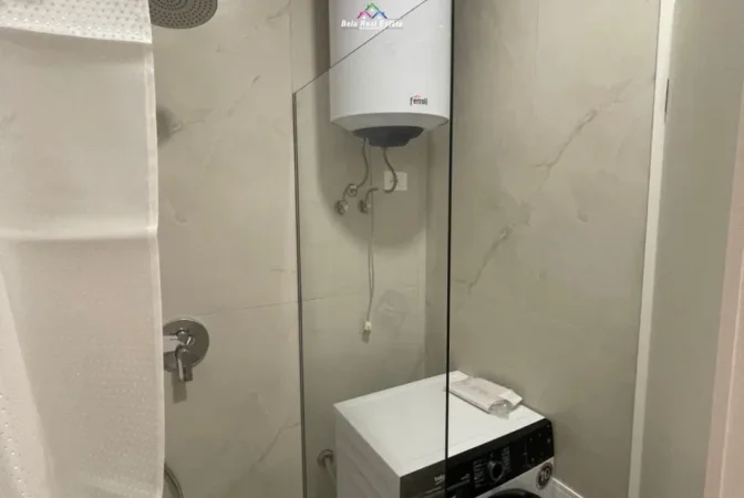 Tirane, jepet me qera apartament 1+1+Ballkon Kati 3, 55 m² 470 € (ali demi)