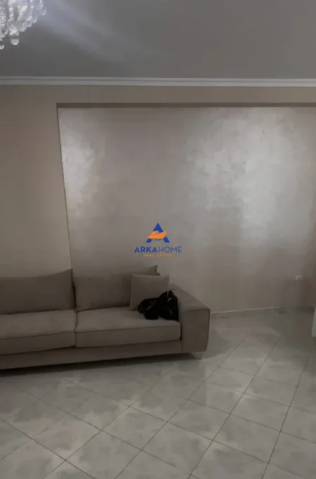 Tirane, jepet me qera apartament 2+1+Ballkon Kati 2, 100 m² 626 € 