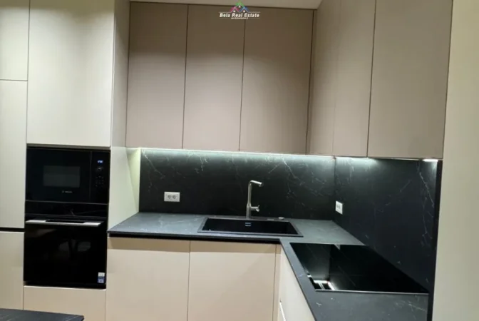 Tirane, jepet me qera apartament 2+1 Kati 5, 93 m² 1.070 € (Rruga Egnatia)