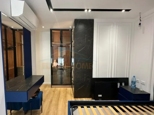 Tirane, jepet me qera apartament 2+1 Kati 5, 89 m² 1.000 € (Ish-Fusha e Aviacionit)