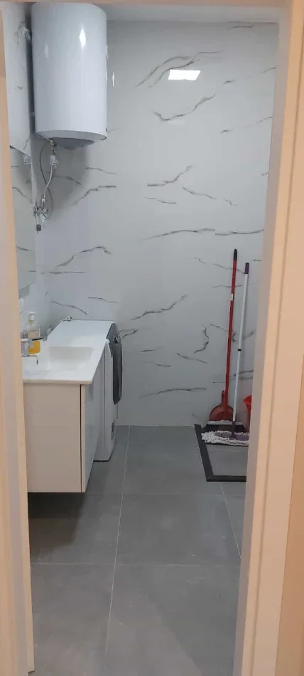 Tirane, jepet me qera apartament 1+1 Kati 2, 65 m² 680 € (Rruga Pjeter Budi)