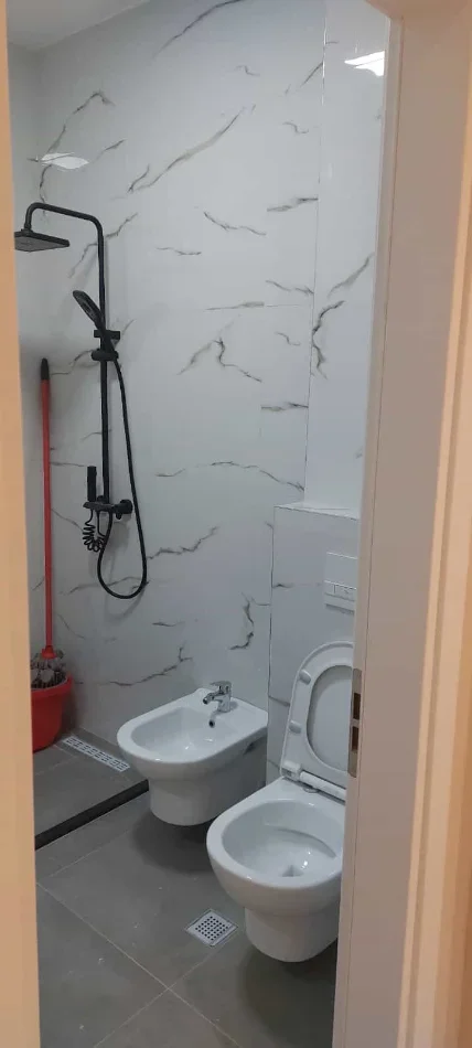 Tirane, jepet me qera apartament 1+1 Kati 2, 65 m² 680 € (Rruga Pjeter Budi)