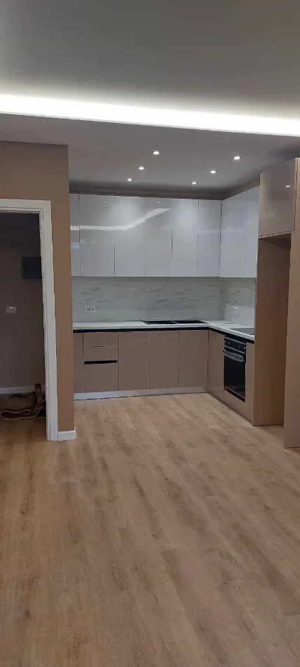 Tirane, jepet me qera apartament 1+1 Kati 2, 65 m² 680 € (Rruga Pjeter Budi)