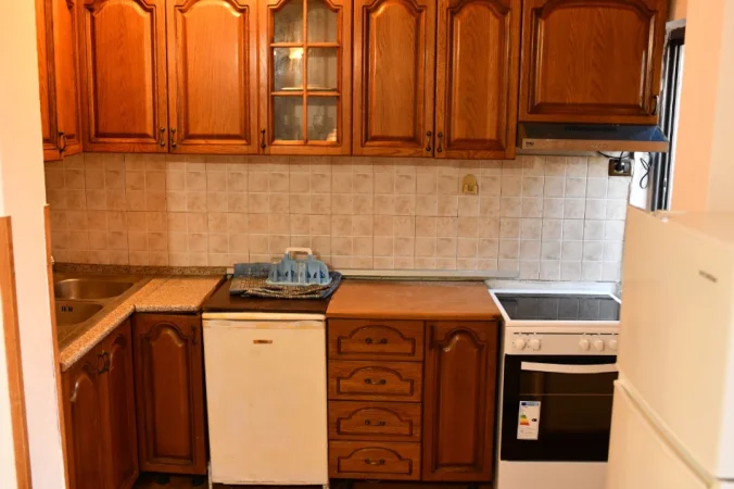 Tirane, jepet me qera Vile 2+1+Aneks+Ballkon Kati 1, 80 m² 300 € (Rruga llazar shapatini)