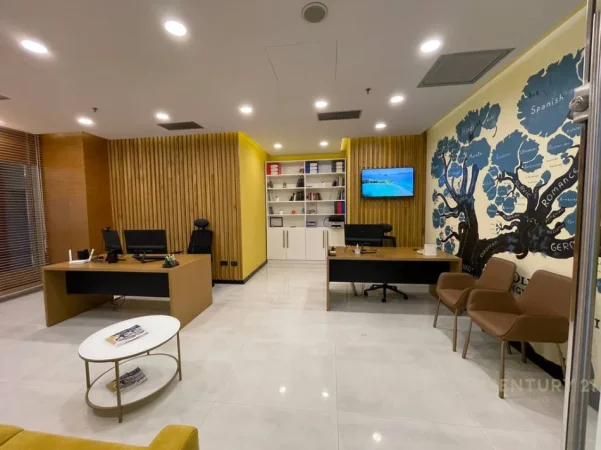 Tirane, jepet me qera ambjent biznesi Kati 4, 47 m² 600 € (Qendra tregtare ETC)