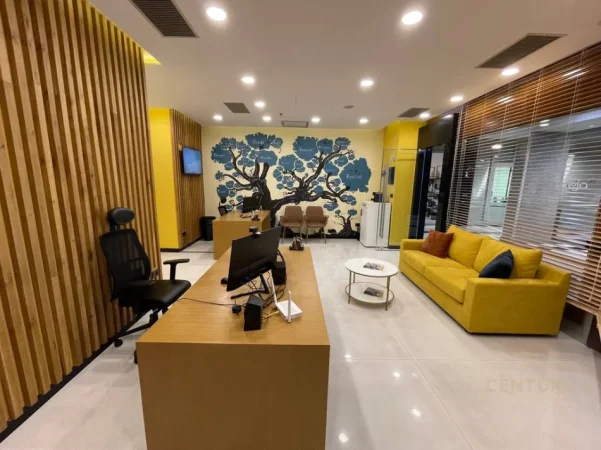 Tirane, jepet me qera ambjent biznesi Kati 4, 47 m² 600 € (Qendra tregtare ETC)