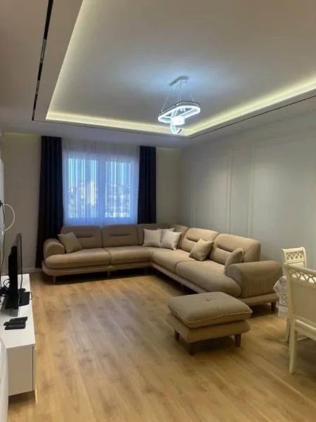 Tirane, jepet me qera apartament 2+1+Ballkon Kati 4, 95 m² 650 € (paskuqan)