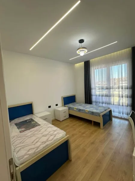 Tirane, jepet me qera apartament 2+1+Ballkon Kati 4, 95 m² 650 € (paskuqan)