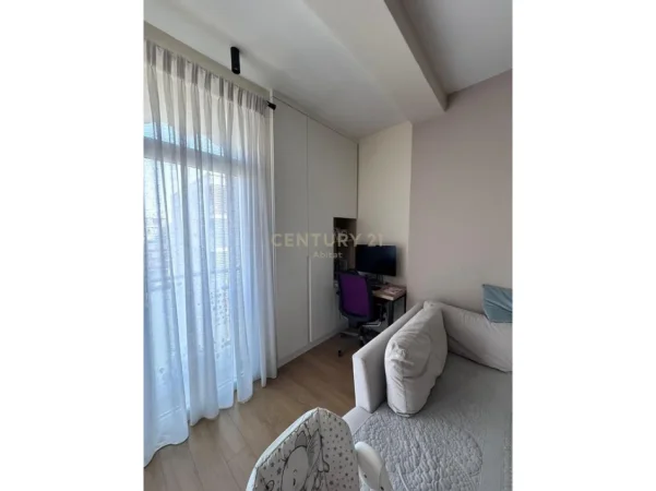 Tirane, shitet apartament 2+1+Ballkon Kati 5, 84 m² (Kompleksi Kika)