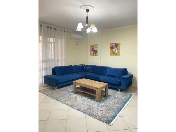 Tirane, jepet me qera apartament 1+1 Kati 3, 70 m² 500 € (selvia)