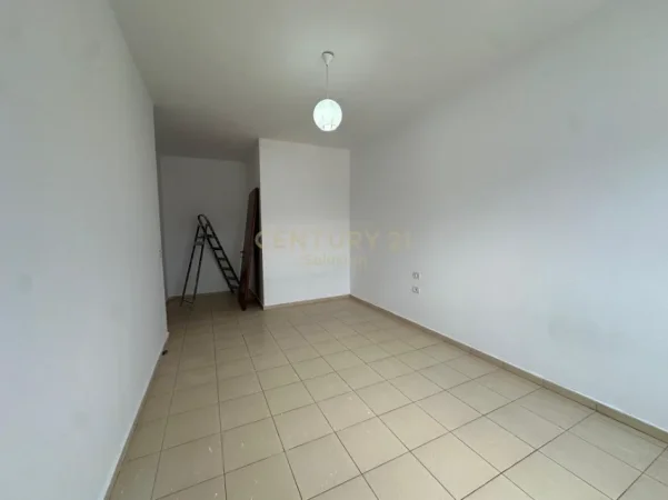 Tirane, shitet apartament 2+1 Kati 7, 98 m² 125.000 € (kthesa e kamzes)