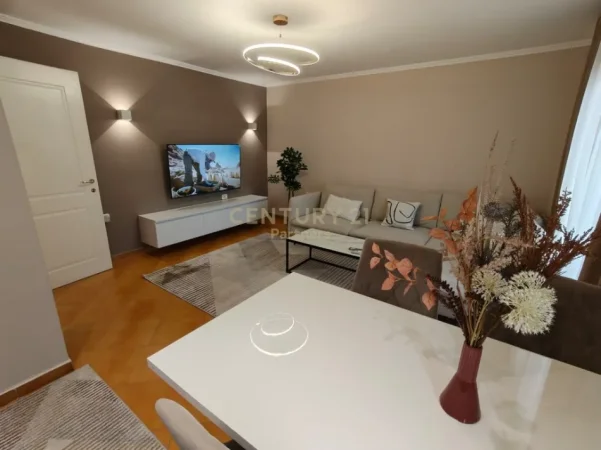 Tirane, shitet apartament 1+1 Kati 4, 64 m² 145.000 € (gjon buzuku)
