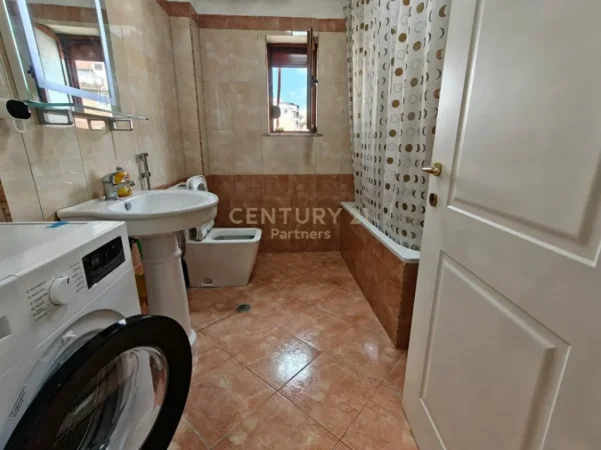 Tirane, shitet apartament 1+1 Kati 4, 64 m² 145.000 € (gjon buzuku)