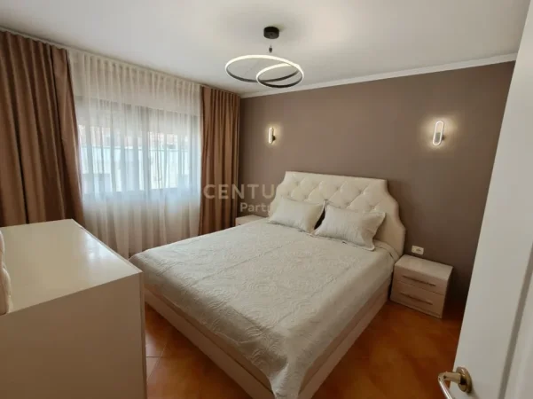 Tirane, shitet apartament 1+1 Kati 4, 64 m² 145.000 € (gjon buzuku)