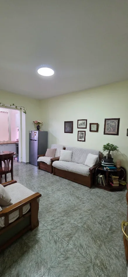 Tirane, jepet me qera apartament duplex 2+1+Aneks+Ballkon Kati 1, 100 m² 650 € (Stadiumi Dinamo)