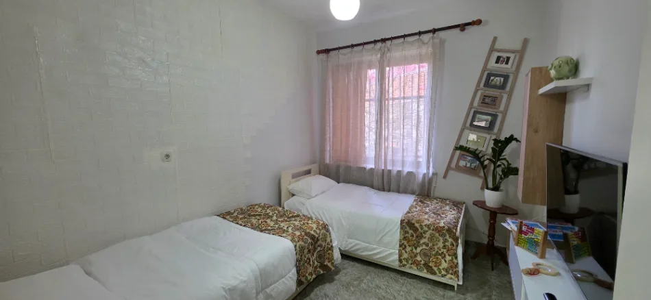 Tirane, jepet me qera apartament duplex 2+1+Aneks+Ballkon Kati 1, 100 m² 650 € (Stadiumi Dinamo)