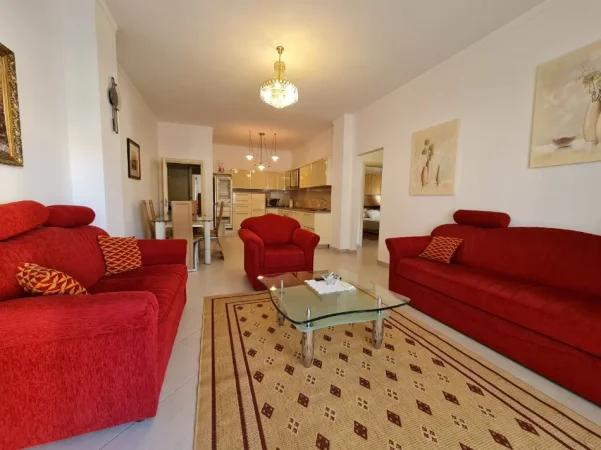 Jepet me qera apartament 2+1 Kati 3, 120 m² 700 € (Rruga Shyqyri Brari)