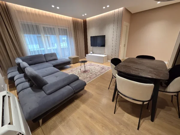 Tirane, jepet me qera 2+1+Aneks+Ballkon Kati 1, 100 m² 750 € 