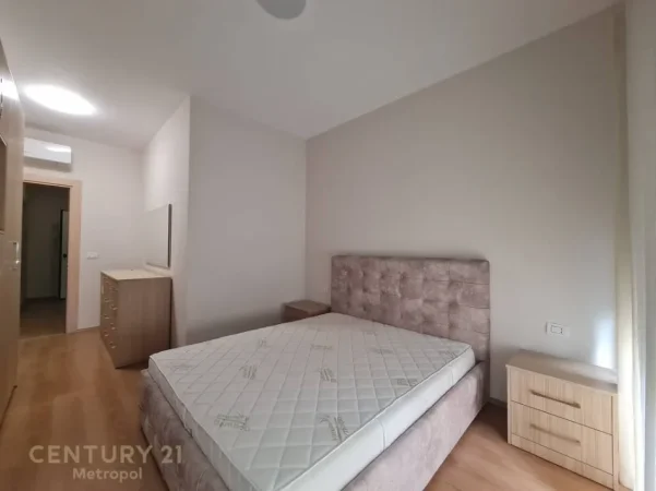 Tirane, jap me qera apartament 1+1 Kati 4, 65 m² 600 € (Rruga Muzaket)