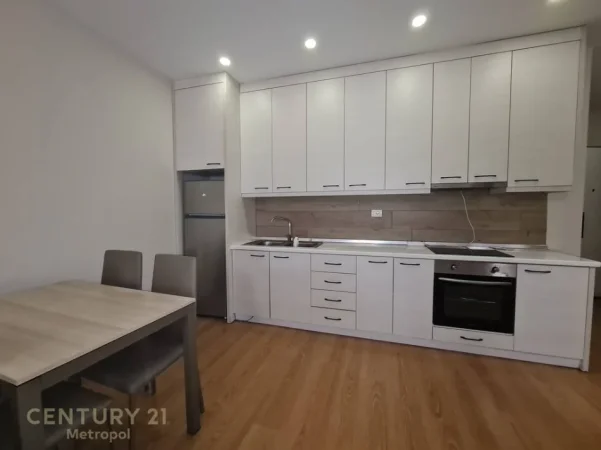Tirane, jap me qera apartament 1+1 Kati 4, 65 m² 600 € (Rruga Muzaket)