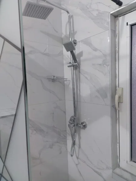 Tirane, jepet me qera apartament 1+1+Ballkon Kati 5, 60 m² 480 € (Ali Demi perballe Credins bank)