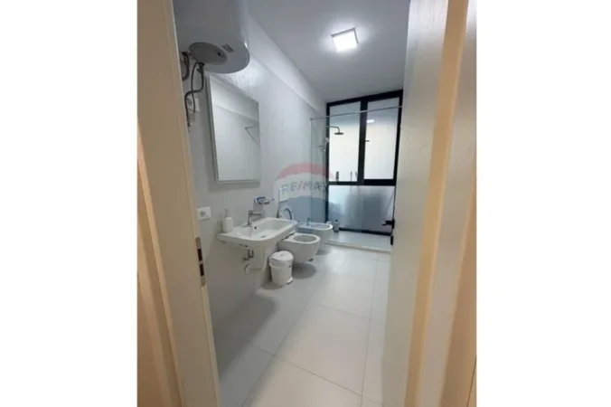 Tirane, jepet me qera apartament , 104 m² 700 € (Rruga Xhanfize Keko, Tiranë)