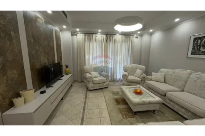 Tirane, jepet me qera apartament , 120 m² 1.500 € (Rruga Ismail Qemali, Tiranë)