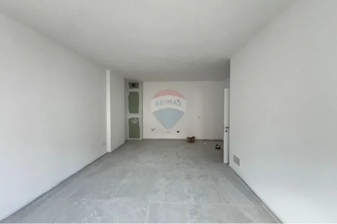 Tirane, jepet me qera zyre , 68 m² 650 € 