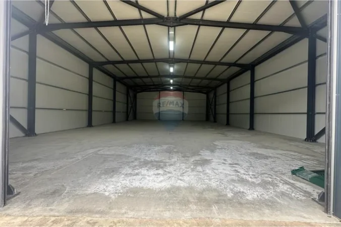 Tirane, jepet me qera magazine , 400 m² 2.000 € 