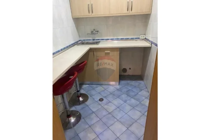 Tirane, jepet me qera zyre , 110 m² 1.200 € 