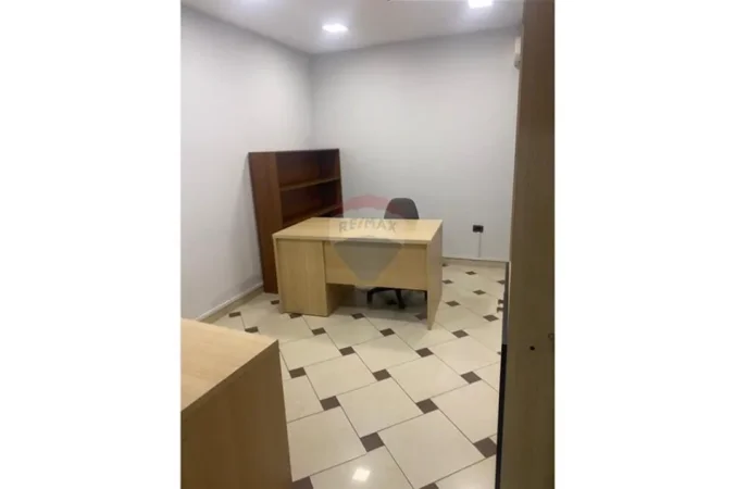 Tirane, jepet me qera zyre , 110 m² 1.200 € 