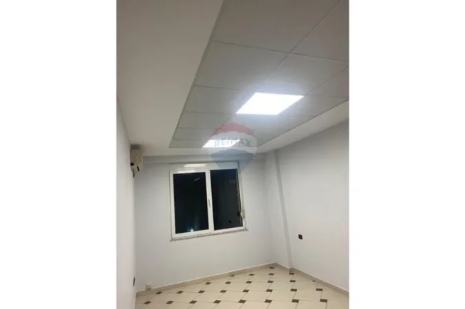 Tirane, jepet me qera zyre , 110 m² 1.200 € 