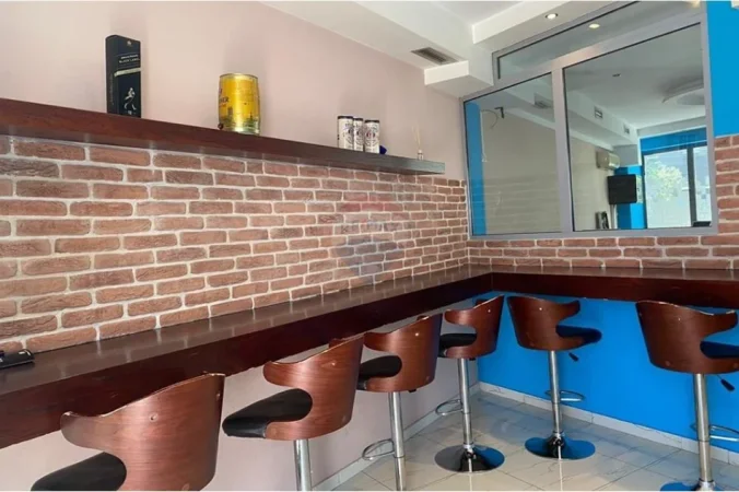 Tirane, jepet me qera dyqan , 80 m² 1.000 € 