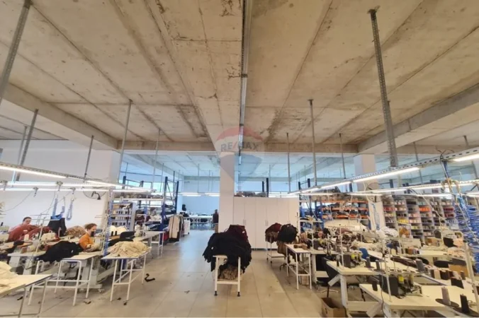 Tirane, jepet me qera magazine , 1.150 m² 3.000 € 