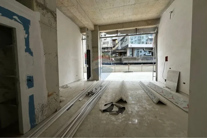 Tirane, jepet me qera dyqan , 50 m² 1.560 € 